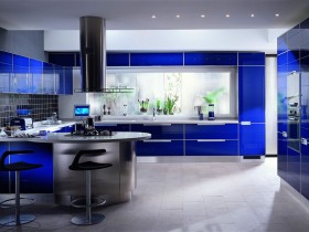 Бело-синяя кухня в современном стиле