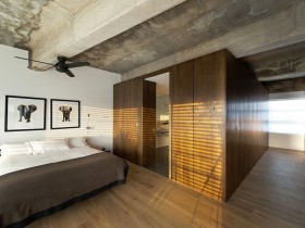 Спальня с бетонным потолком в стиле лофт