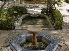 Садовый фонтан в мавританском стиле
