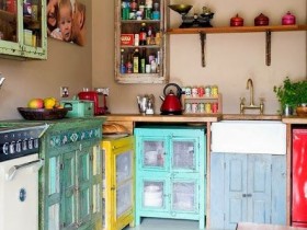 Антикварная цветная кухня