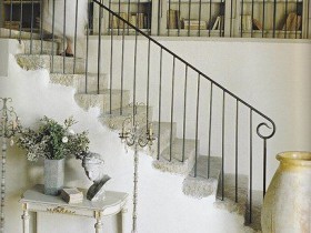 Дизайн лестницы в стиле прованс