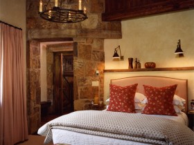 Интерьер спальни романского стиля