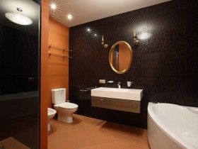 Ванная комната в черных и оранжевых оттенках