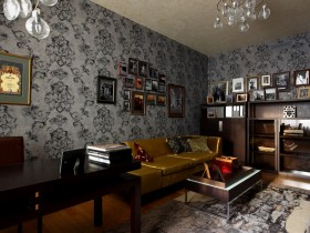 Личный кабинет с золотистым диваном