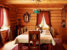 Уютная столовая в русском стиле