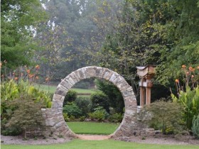 Садовая арка из природного камня