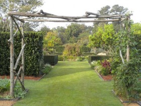 П-образная садовая арка