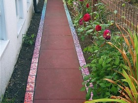 Простая садовая дорожка из плитки