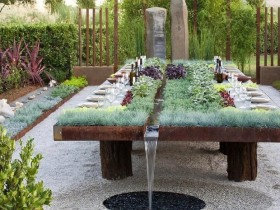 Необычная идея садового фонтана