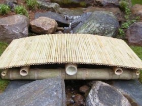 Садовый мостик из бамбука