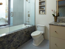 Маленькая ванная комната в стиле шале