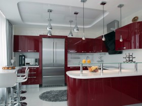 Современная кухня в белых и темно-красных тонах