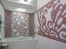 Белая комната, украшенная мозаикой