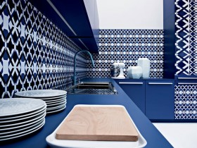 Сине-белая кухня в средиземноморском стиле