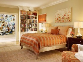 Красивая спальня в оранжевых оттенках