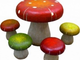 Садовые столик и стулья в виде грибов