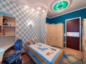 Яркая современная детская комната для мальчика