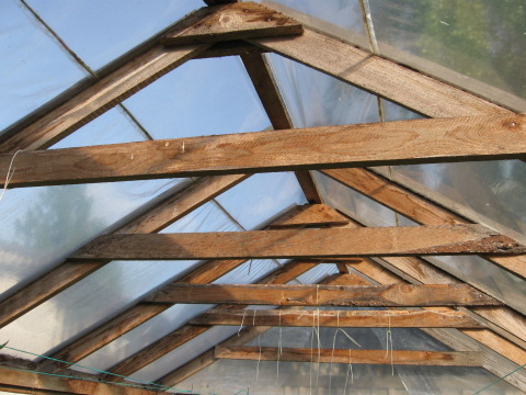 Конструкция крыши деревянной теплицы