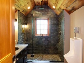 Ванная комната в деревянной отделке